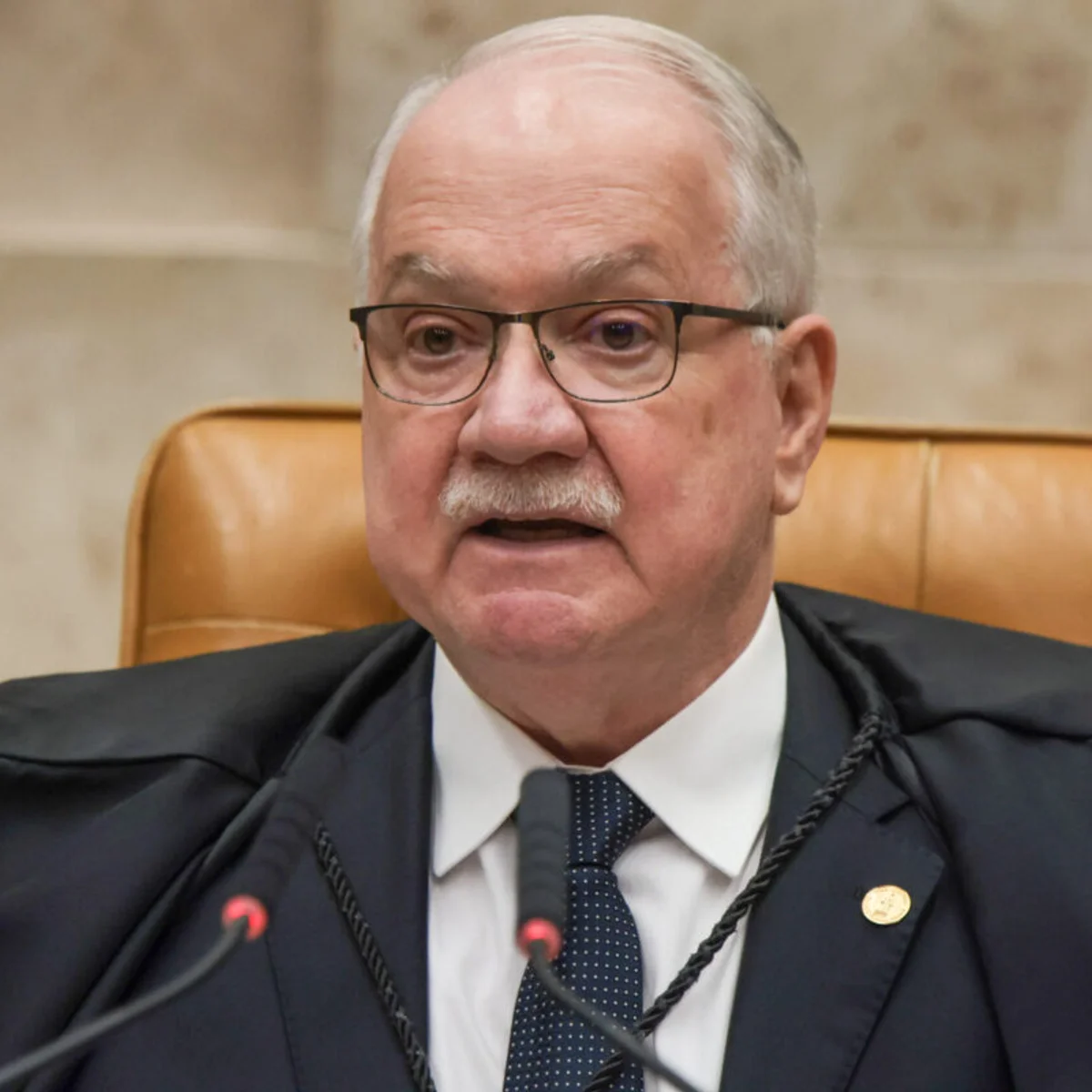 Ao suspender ações, Fachin diz ser "grave" atos conflituosos de ministros