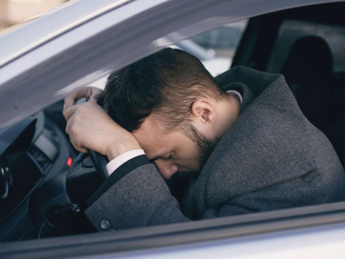Carro elétrico causa enjoo? Entenda por que alguns passageiros podem passar mal