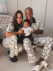 Thiaguinho e Carol Peixinho com o filho Bento