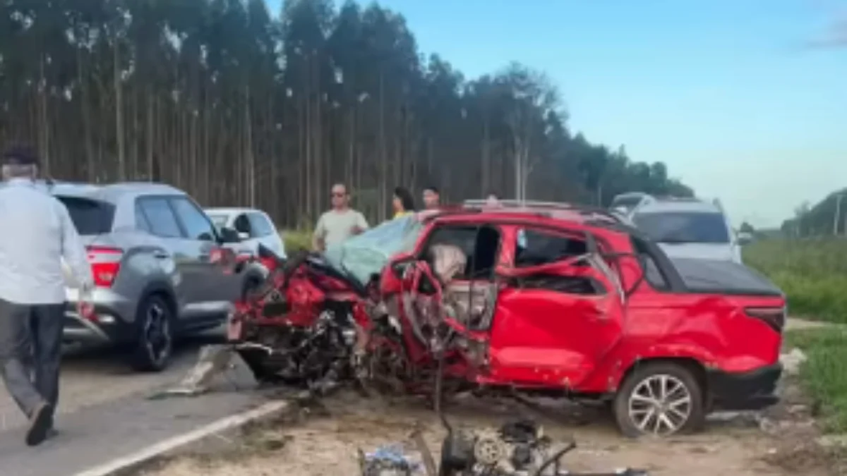 Acidente entre vários carros deixa 4 mortos e 7 feridos na Bahia