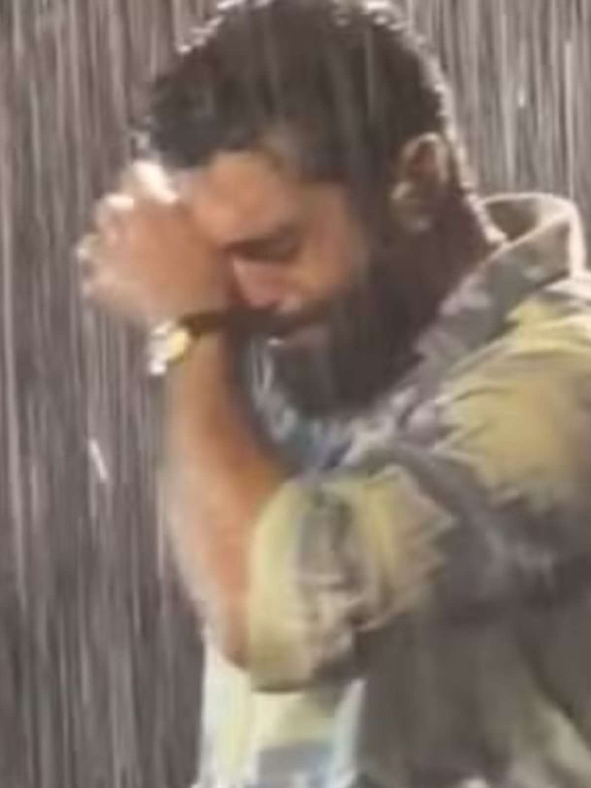 Henrique, da dupla com Juliano, chora ao revelar esgotamento em show; fãs estavam sob chuva