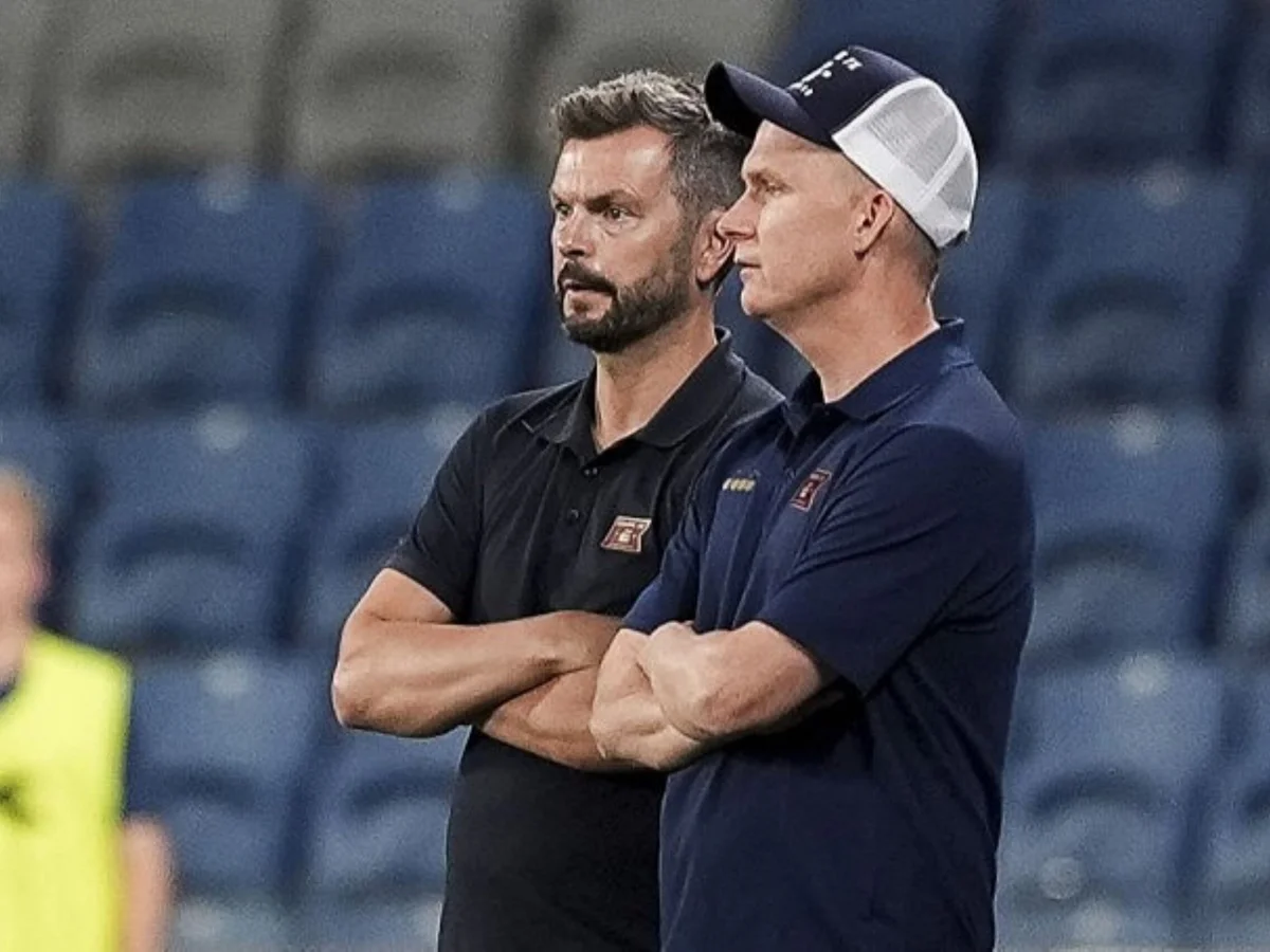 Clube estreante da Champions League é comandado por dois treinadores