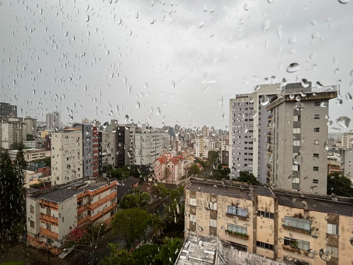 Imagem da matéria: BH tem previsão de chuva forte e risco de deslizamentos nesta terça (15/9)