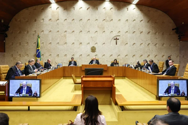 Em sessão do STF, Fux e Mendonça dizem que há uma "PF paralela"