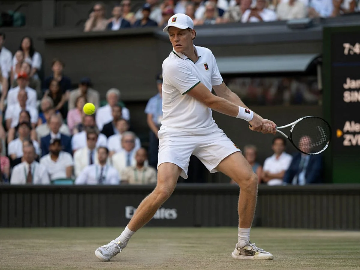 Sinner anuncia que não vai jogar o ATP na China devido a lesão no joelho