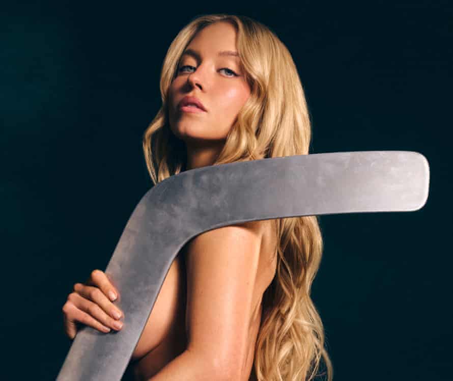 'Uma dupla interpretação em cada fenda': o que, além de tênis quase nu, é o jogo de Sydney Sweeney?