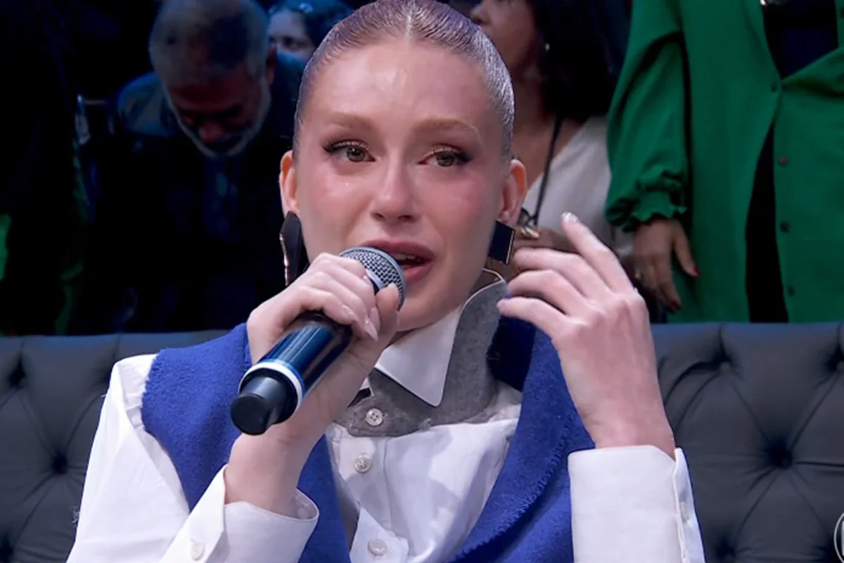Vídeo: Marina Ruy Barbosa chora após homenagem dos sobrinhos ao vivo