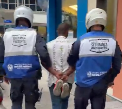 Homem é levado à delegacia após tentar sair sem pagar conta de R$ 400 em Copacabana, no Rio