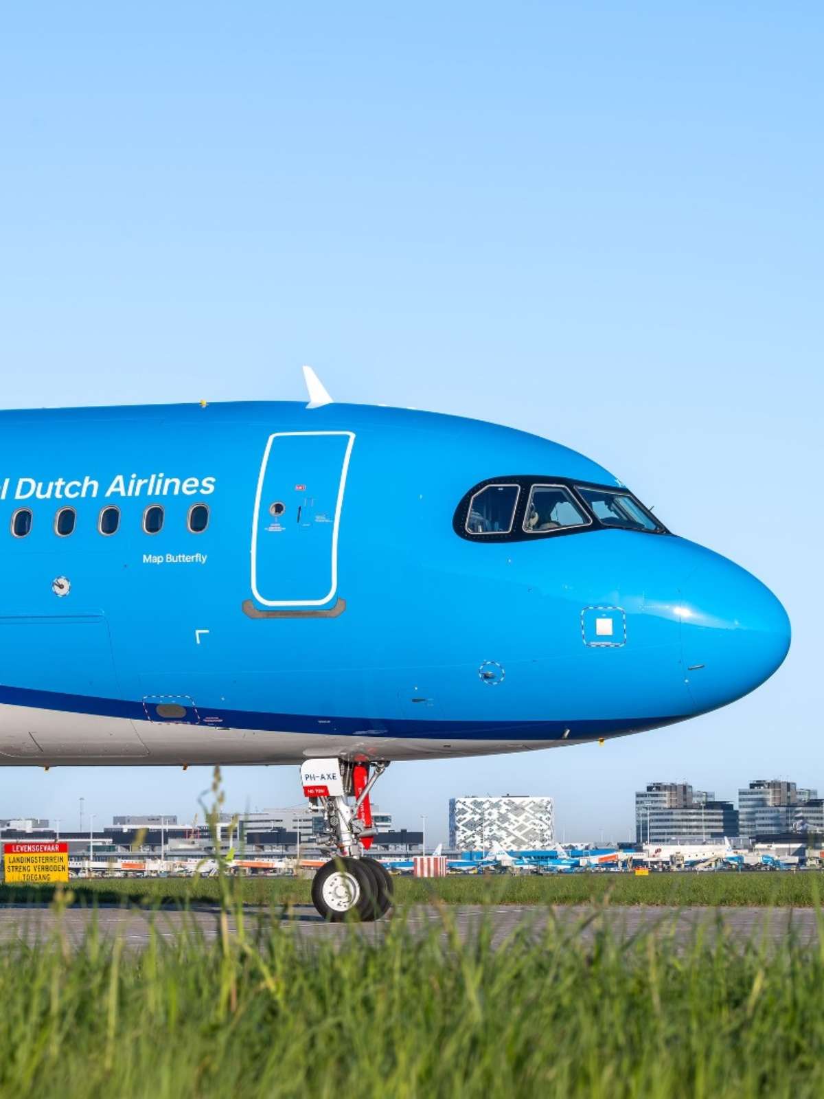 Ex-CEO de companhia aérea causa transtorno em voo após bateria externa pegar fogo