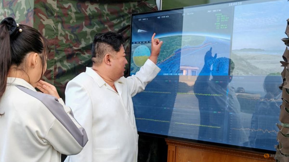 Kim da Coreia do Norte elogia 'arma de novo tipo' dias após lançamento de míssil