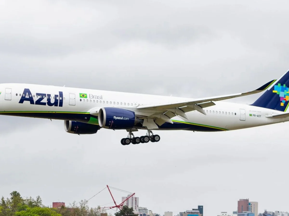 Instabilidade em GPS afetou 8 mil passageiros e cancelou 80 voos, diz Azul