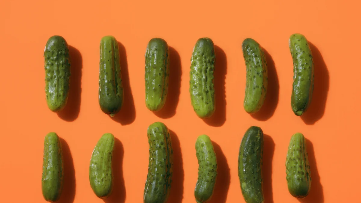 De snacks a produtos de higiene: picles viram tendência entre a geração Z