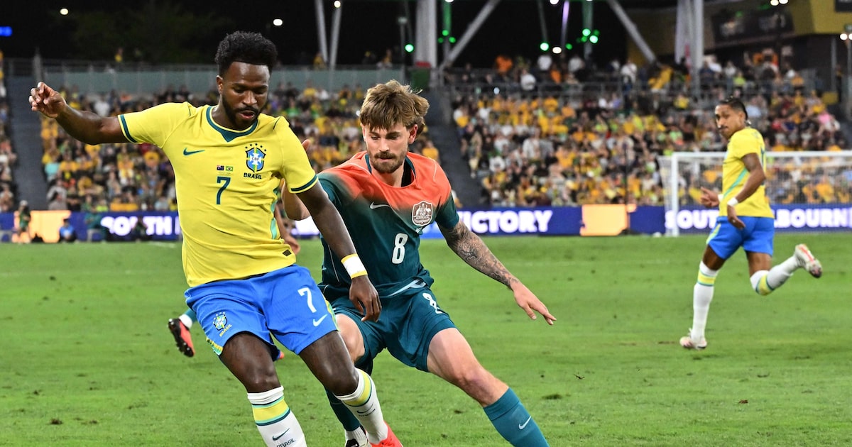 Brasil marca no último lance e evita vexame contra a Austrália em primeiro amistoso pós-Copa