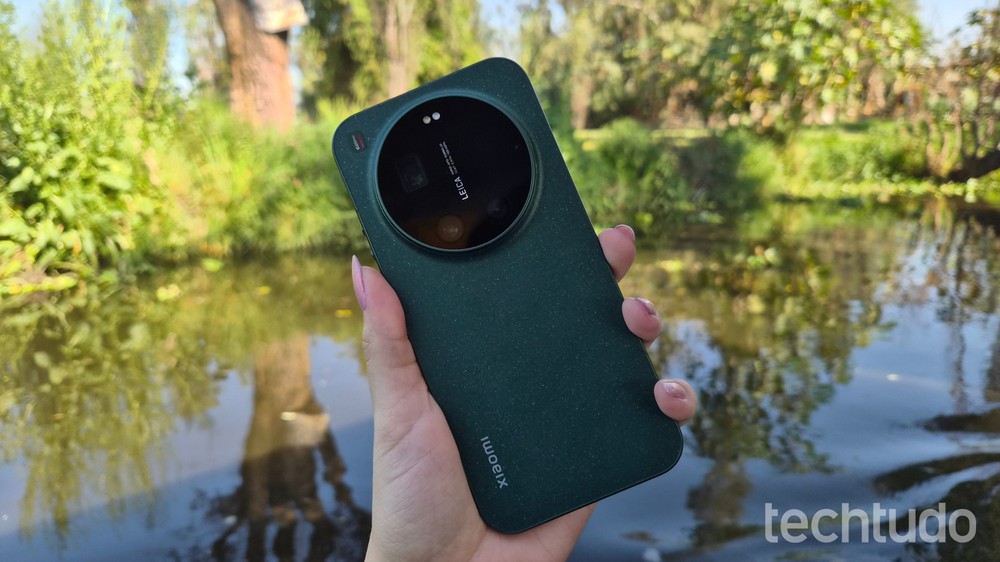 4 celulares 'monstruosos' que deixam qualquer outro no chinelo — Foto: Aline Barbieri/TechTudo
