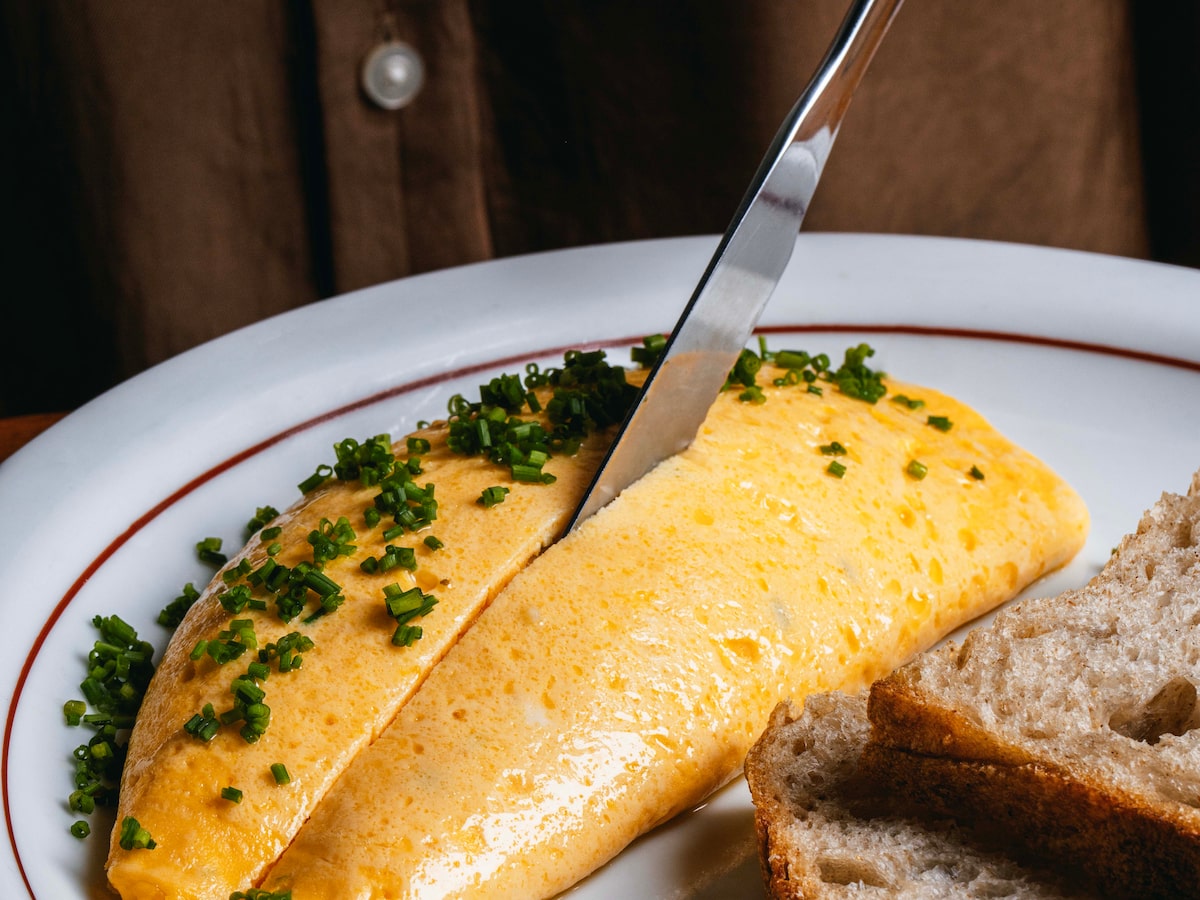 4 dicas de expert: Fábio Pasquale ensina a omelete caseira cremosa por dentro e bonita por fora