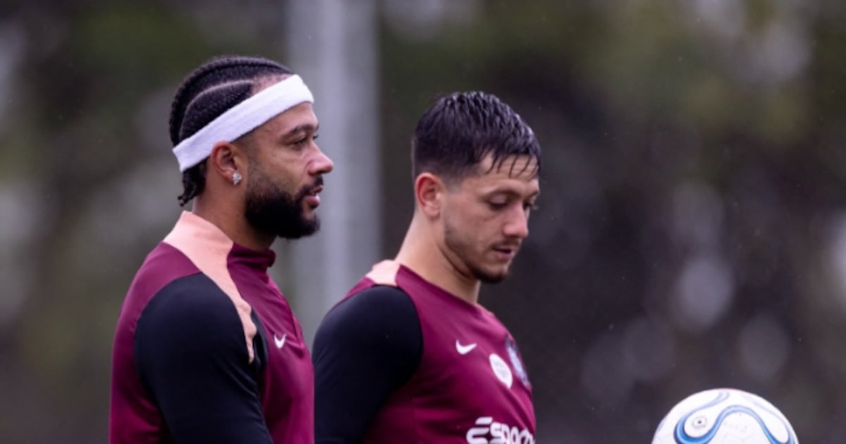Torcida do Corinthians sai com dó dos jogadores após cobrança no centro de treinamento