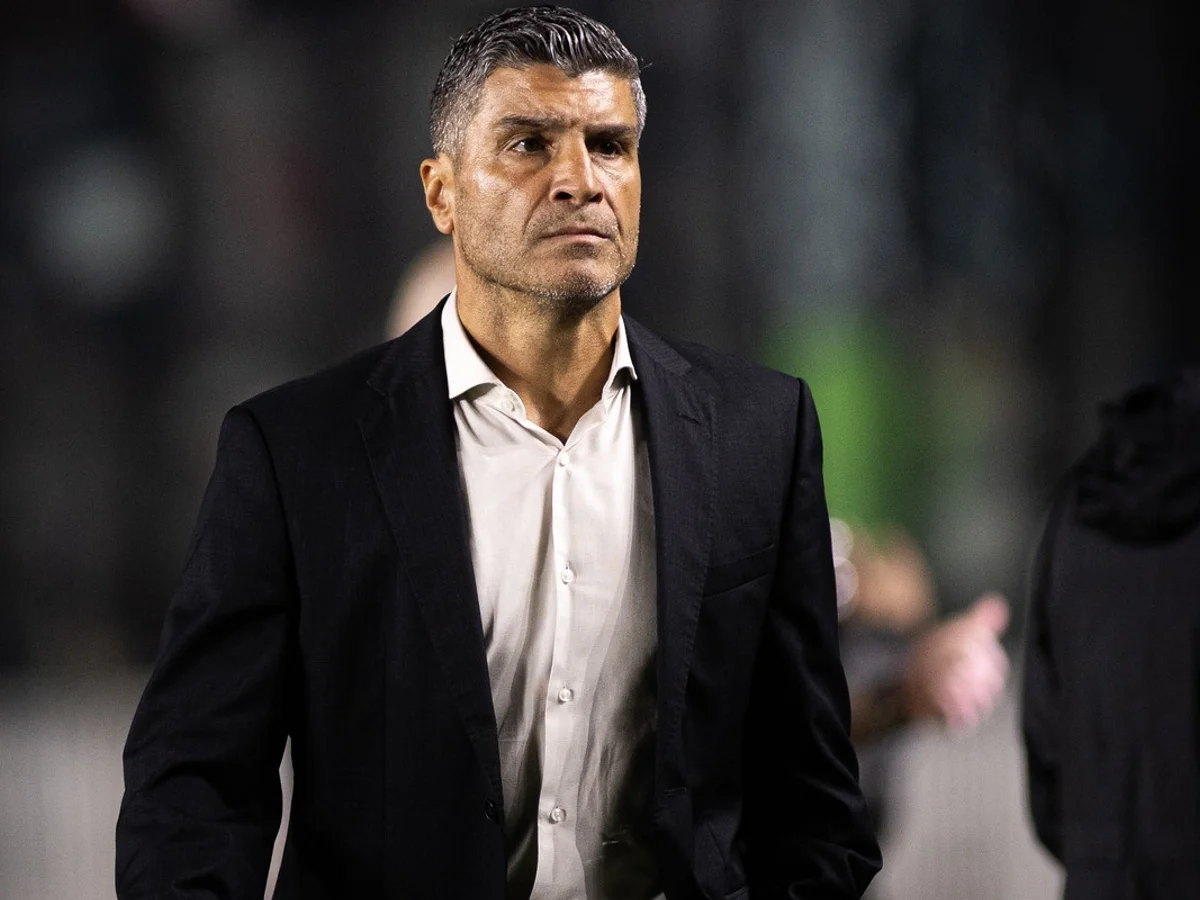 Com sete mudanças, Vasco está escalado para jogo decisivo contra o Santa Fe