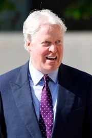 Confira 4 acusações do irmão da princesa Diana ao rei Charles em livro