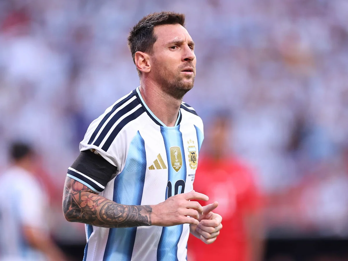 Lionel Messi é convocado para seleção argentina após anunciar aposentadoria