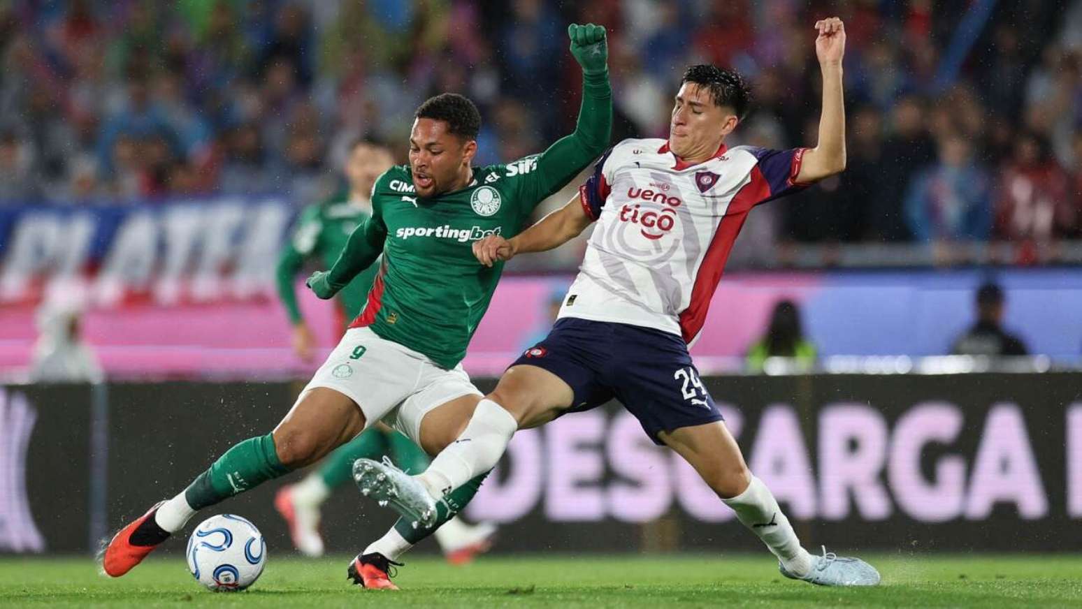 Vitor Roque quer mostrar que pode ser decisivo pelo Palmeiras no restante da temporada &mdash;
