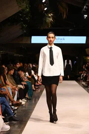 Raica Oliveira desfila no Metrópoles Catwalk nesta terça-feira (15/9)