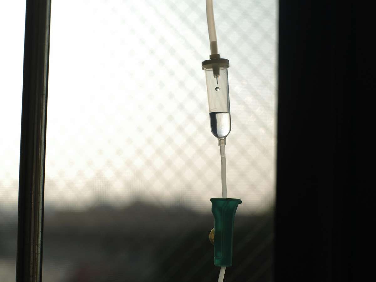 Funcionária é indenizada em R$ 1,1 milhão após demissão por faltar ao trabalho para passar por quimioterapia