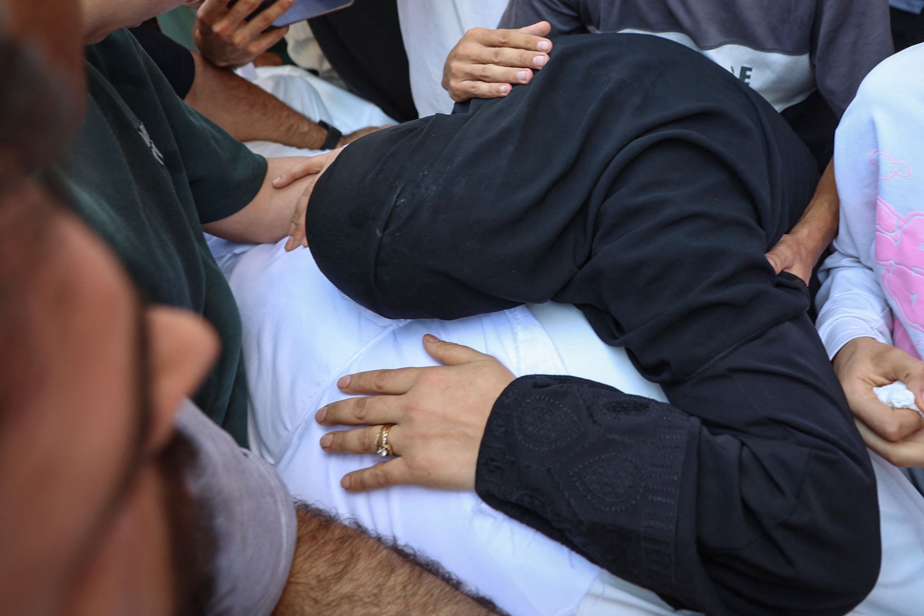 Ataques israelenses matam três pessoas em Gaza, dizem médicos