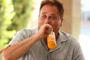 Leonardo é clicado durante comemoração