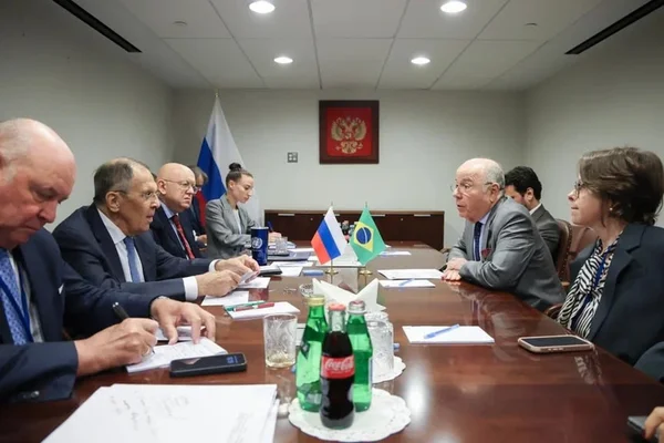 Mauro Vieira discute eleições no Brasil durante encontro com Lavrov nos EUA