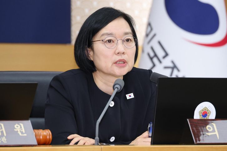 Prime Minister Han Seong-sook speaks during a Cabinet meeting at the government complex in the central administrative city of Sejong, Tuesday. Yonhap