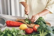 Tendência gastronômica coreana, kimchi beneficia o intestino; faça em casa