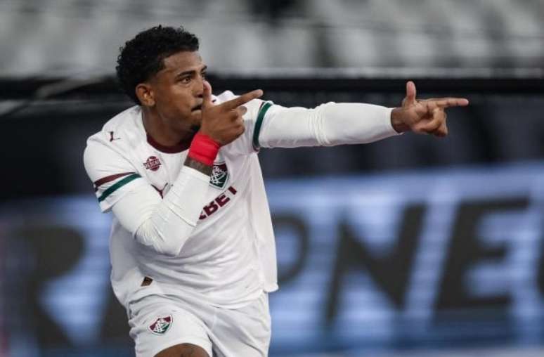 John Kennedy, do Fluminense, é acusado de ameaça por entregadora