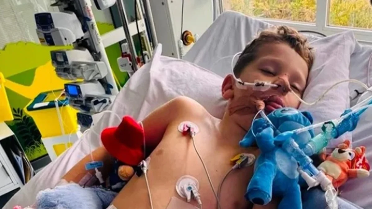 Mãe descobre sintomas de AVC do filho de 7 anos após pesquisa no ChatGPT