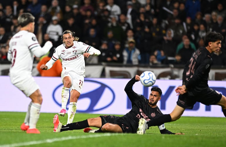 Fluminense supera apagão com brilho de Canobbio e avança à semifinal da Libertadores