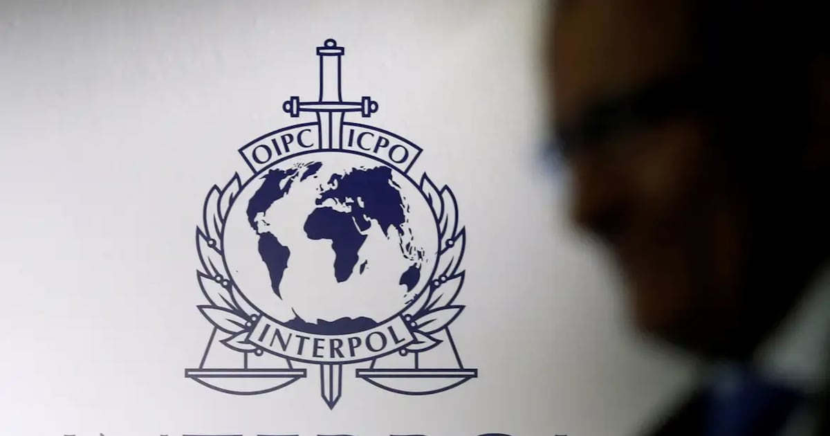 Lista vermelha da Interpol contra brasileiros cresce 37% em 2025, com 2 novos foragidos por dia