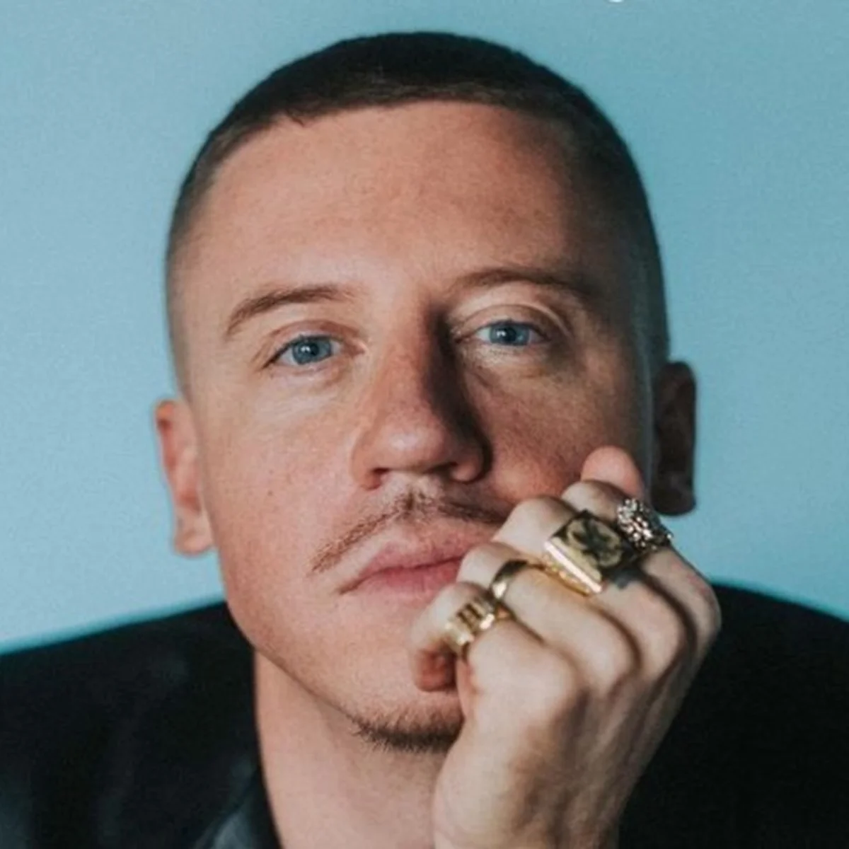 Macklemore anuncia turnê Palestina Livre após polêmica com Ed Sheeran