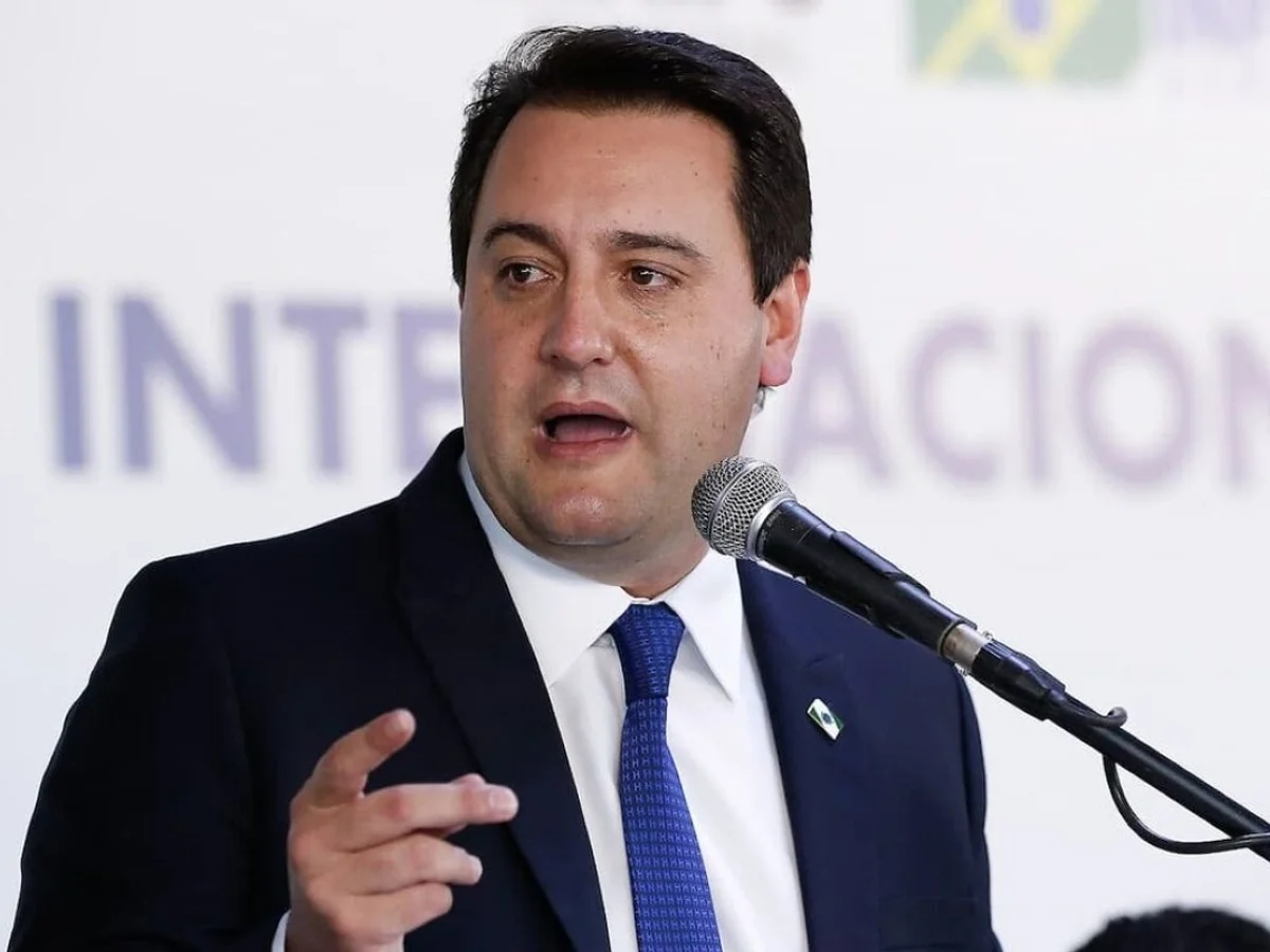 Ratinho Jr. se afasta do governo para tentar levar Sandro Alex ao 2º turno