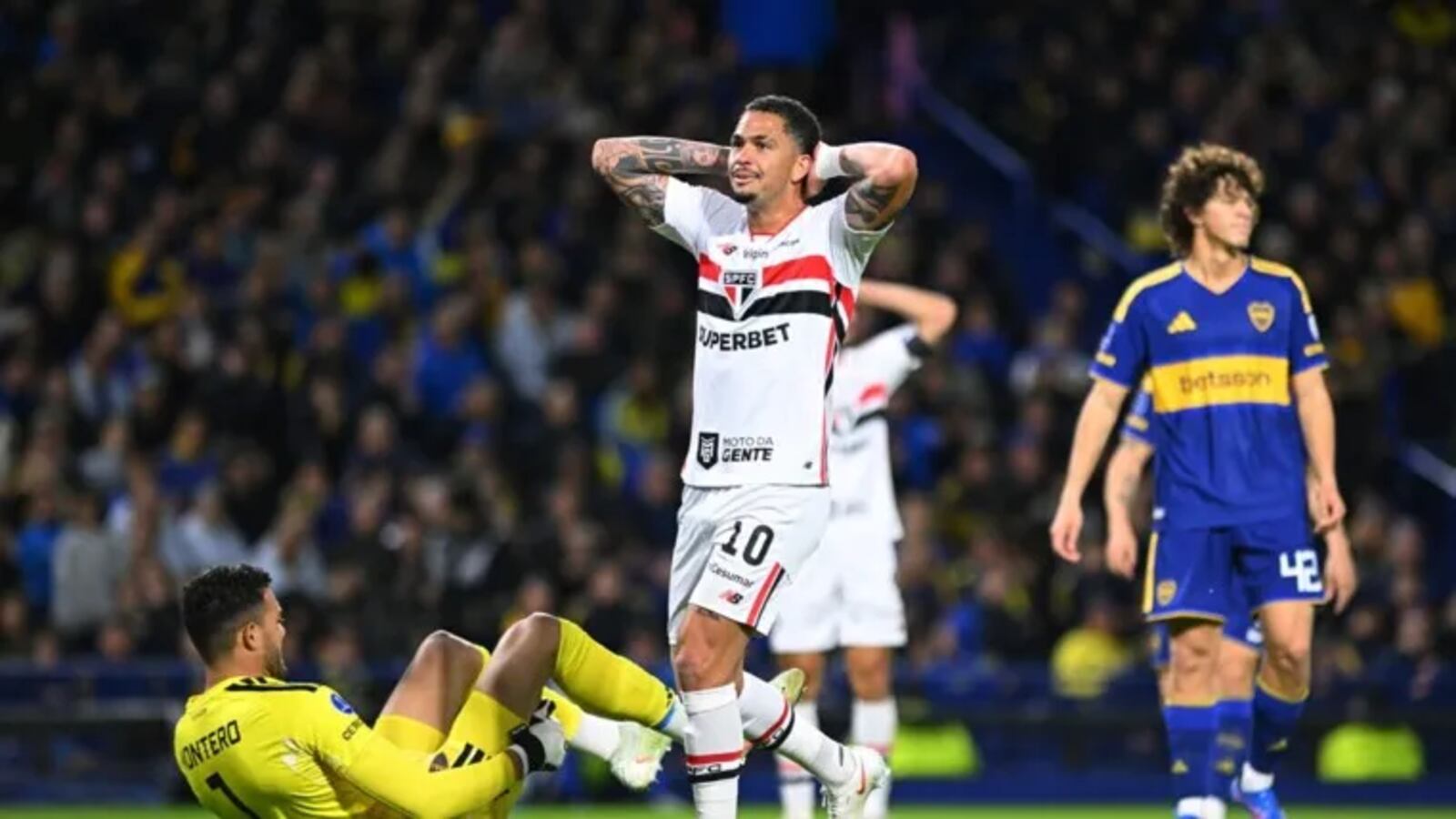Luciano deixa claro que os jogadores estão cansados dos atrasos nos salários. Desabafo deixou mais tensa ainda a eliminação na Copa Sul-Americana Rodrigo Valle/Reuters