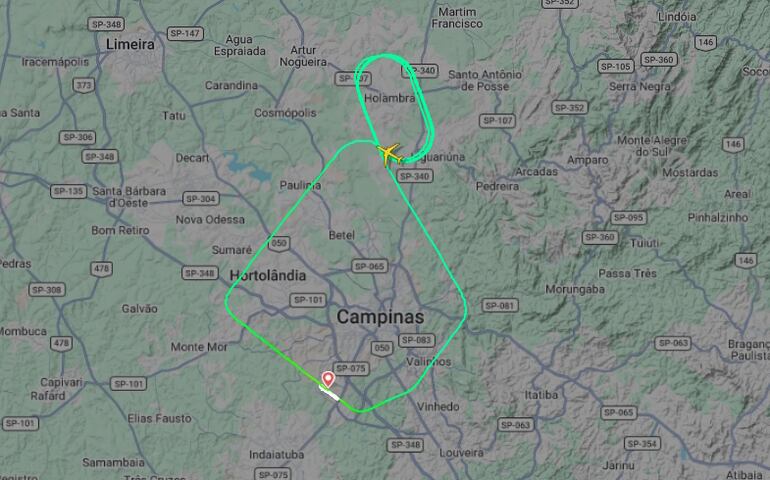 Avião faz pouso de emergência em SP após bater em pássaros e voar 2h para queimar querosene