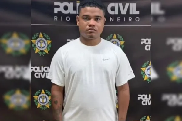 Cocão, traficante do TCP, é preso no Aeroporto do Galeão ao chegar de Dubai - destaque galeria