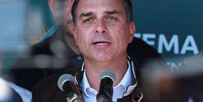 Candidato &agrave; Presid&ecirc;ncia Fl&aacute;vio Bolsonaro durante ato de campanha em Esteio, no Rio Grande do Sul Foto: Reuters
