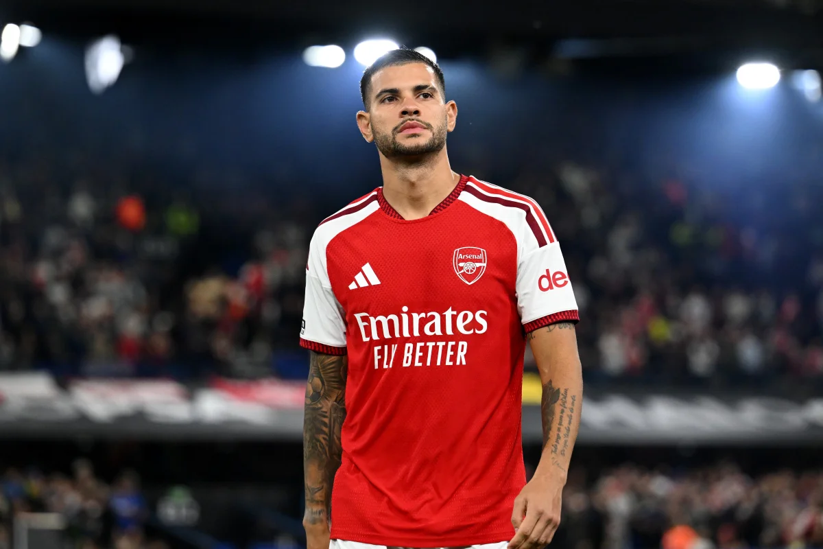 Foto colorida de Bruno Guimarães, do Arsenal - Metrópoles