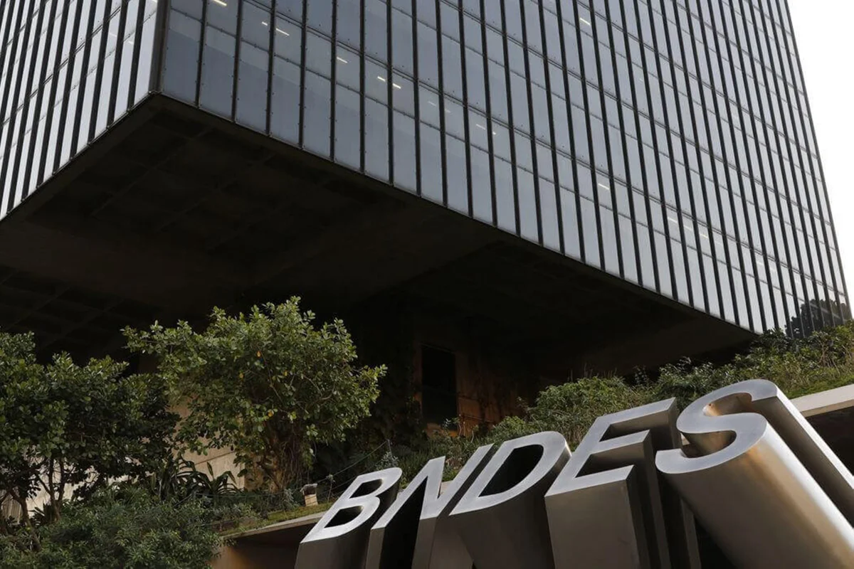 Imagem colorida da sede do BNDES, no Rio de Janeiro