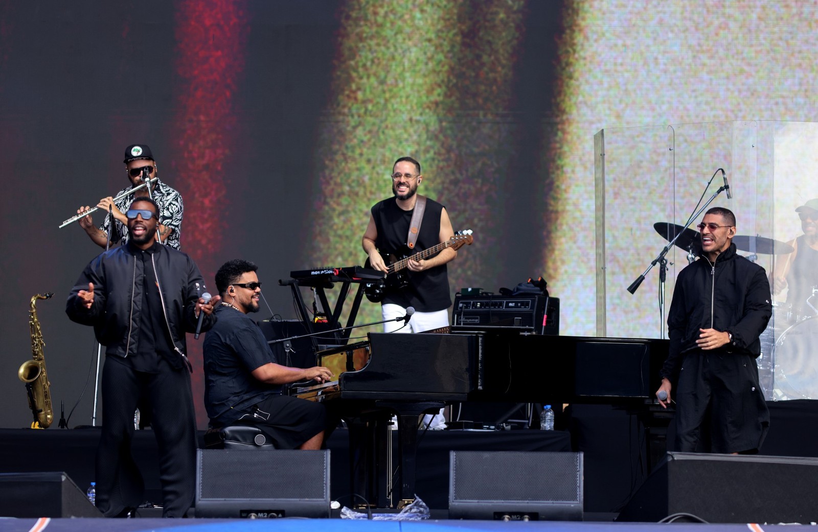 Criolo, Amaro & Dino no Palco Sunset — Foto: Fabiano Rocha / Agência O Globo