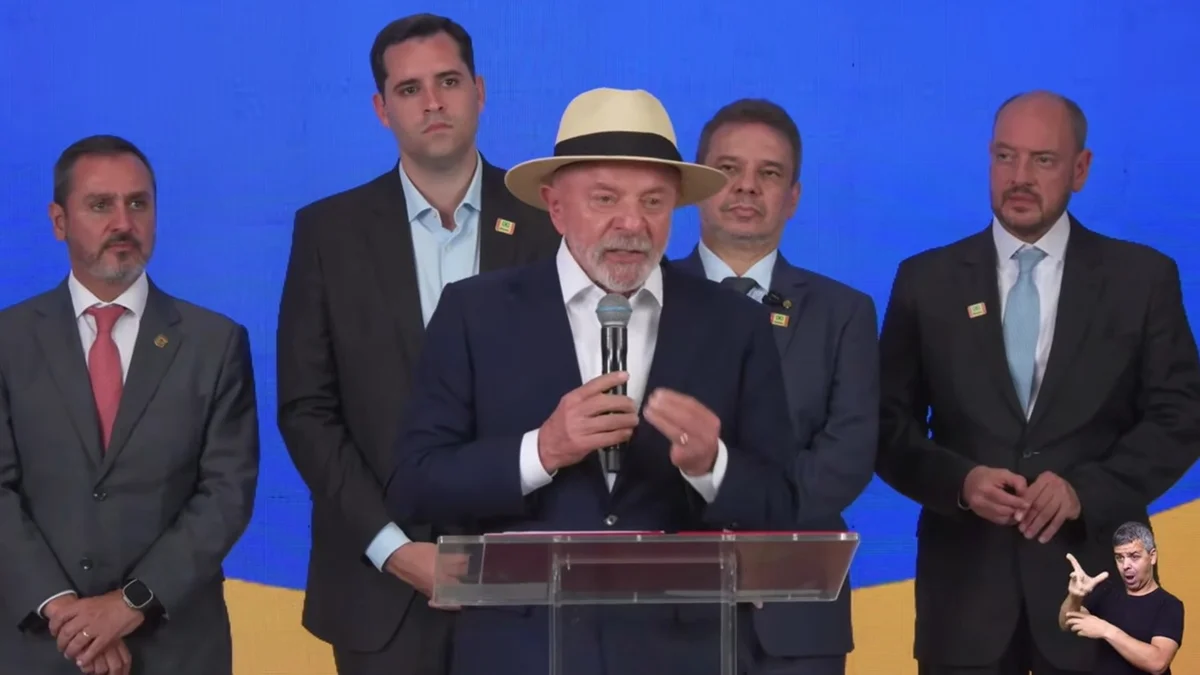 Ao lado de Andrei, Lula promete “desocupar” territórios do crime no Rio