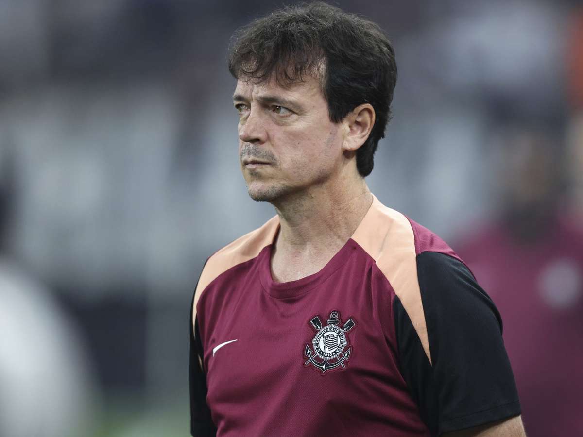 Apesar da derrota, Diniz elogia jovens e postura do Corinthians