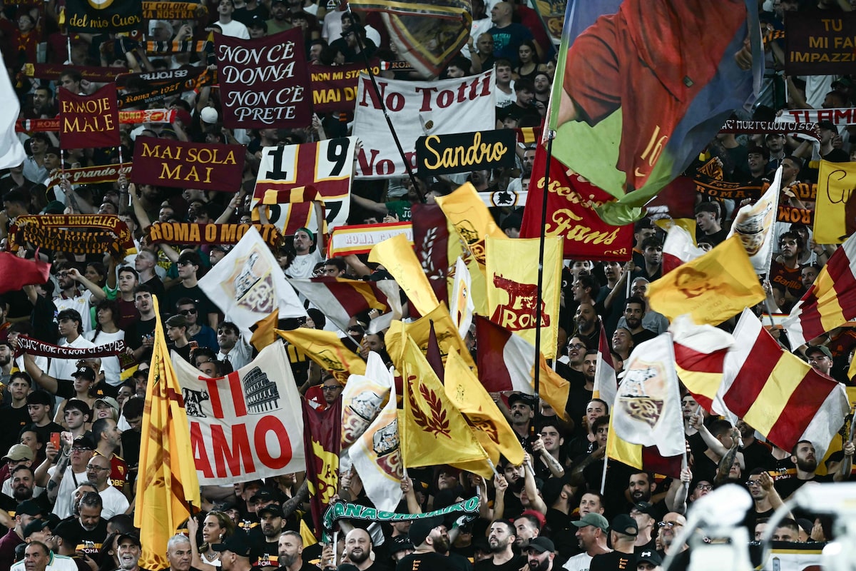 Torcedores da Roma são banidos dos estádios por saudação fascista em jogo do Campeonato Italiano