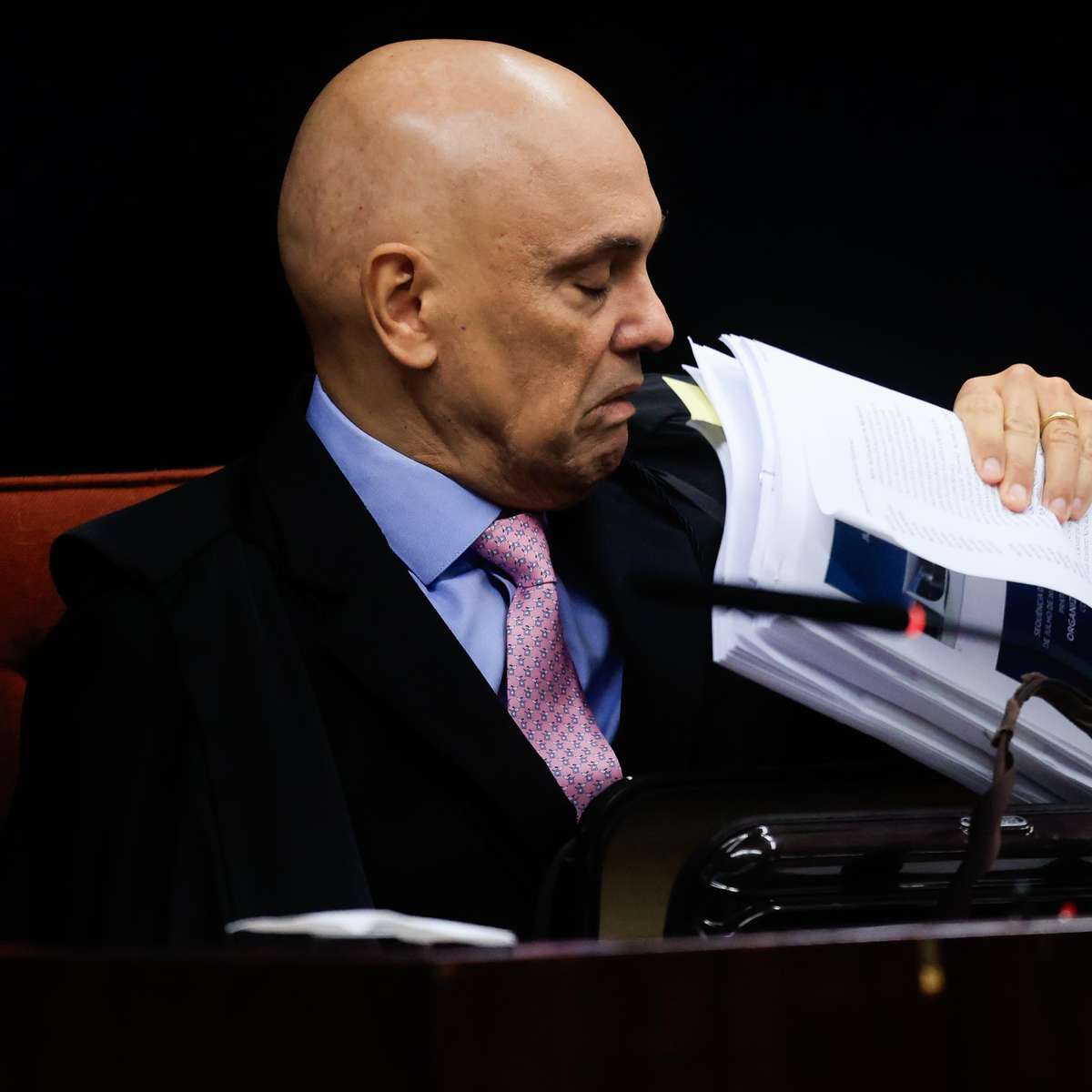 Moraes apresenta defesa de 44 páginas, nega crime e diz que ação de Mendonça é 'vingança' por condenação de 8 de janeiro