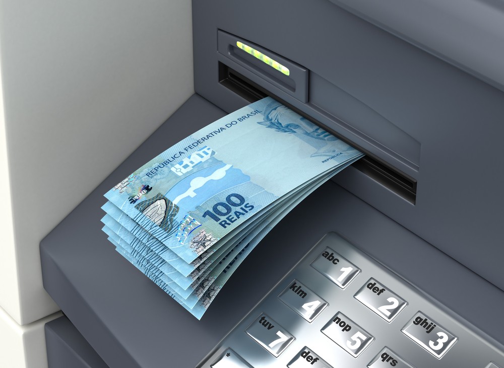 Enquanto endividamento aumenta, procura da baixa renda por crédito dispara 40% — Foto: Getty Images