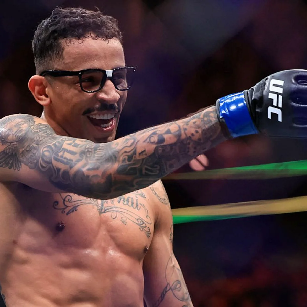 Carlos Prates anuncia luta contra Makhachev pelo cinturão dos meio-médios